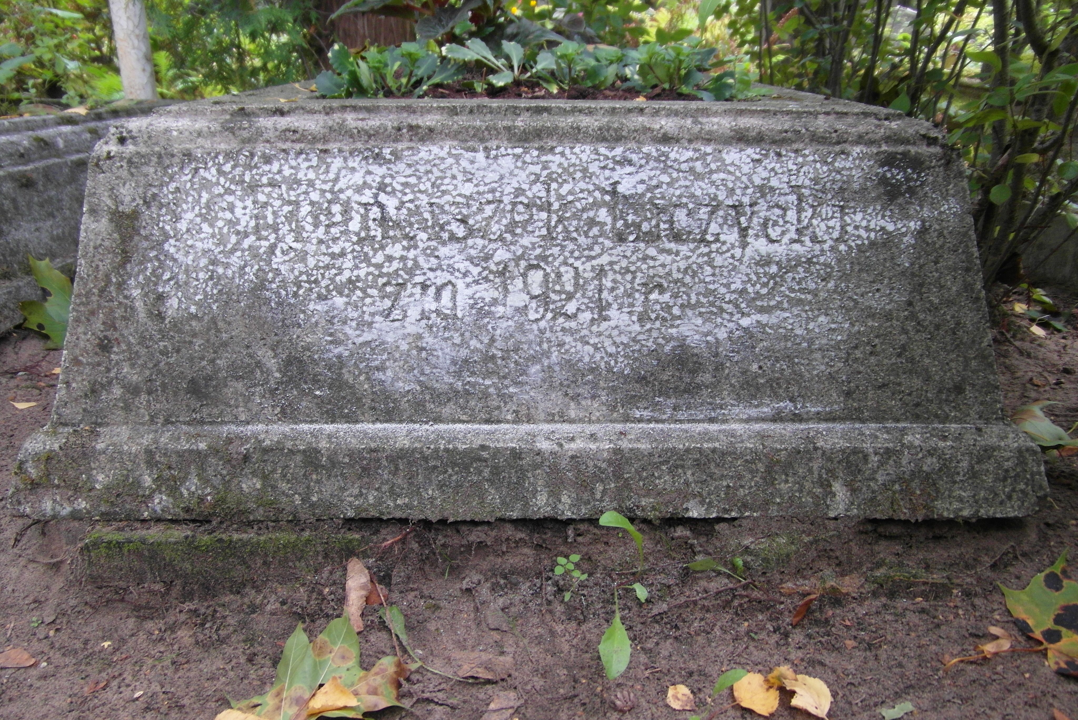 Inscription from the gravestone of Franciszek Liczycki, St Michael's cemetery in Riga, as of 2021.