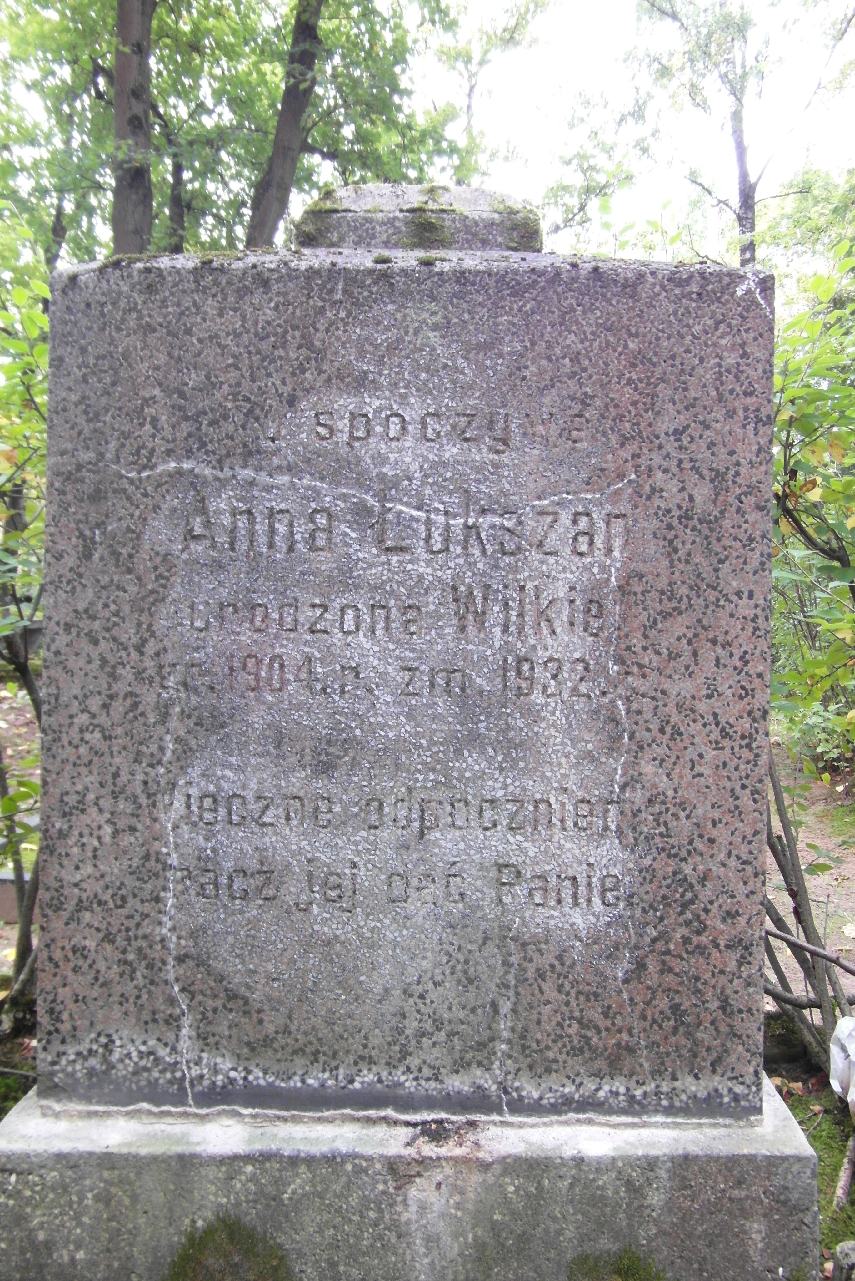 Inscription from the gravestone of Anna Lukshan, St Michael's Cemetery in Riga, as of 2021.