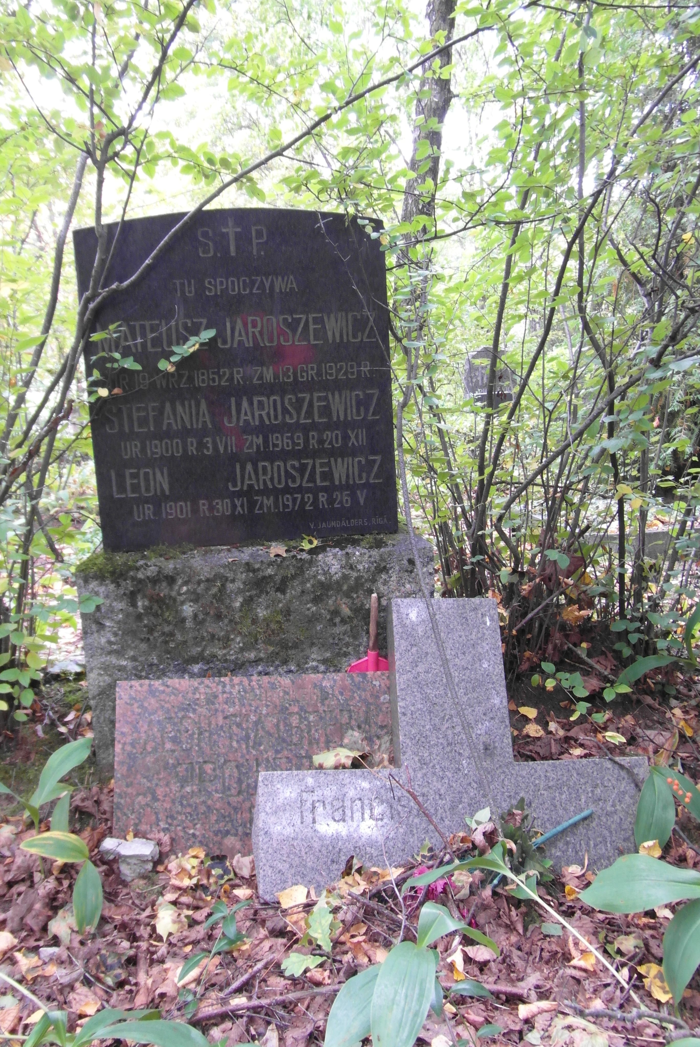 Nagrobek Leona, Mateusza i Stefanii Jaroszewiczów, cmentarz św. Michała w Rydze, stan z 2021 r.