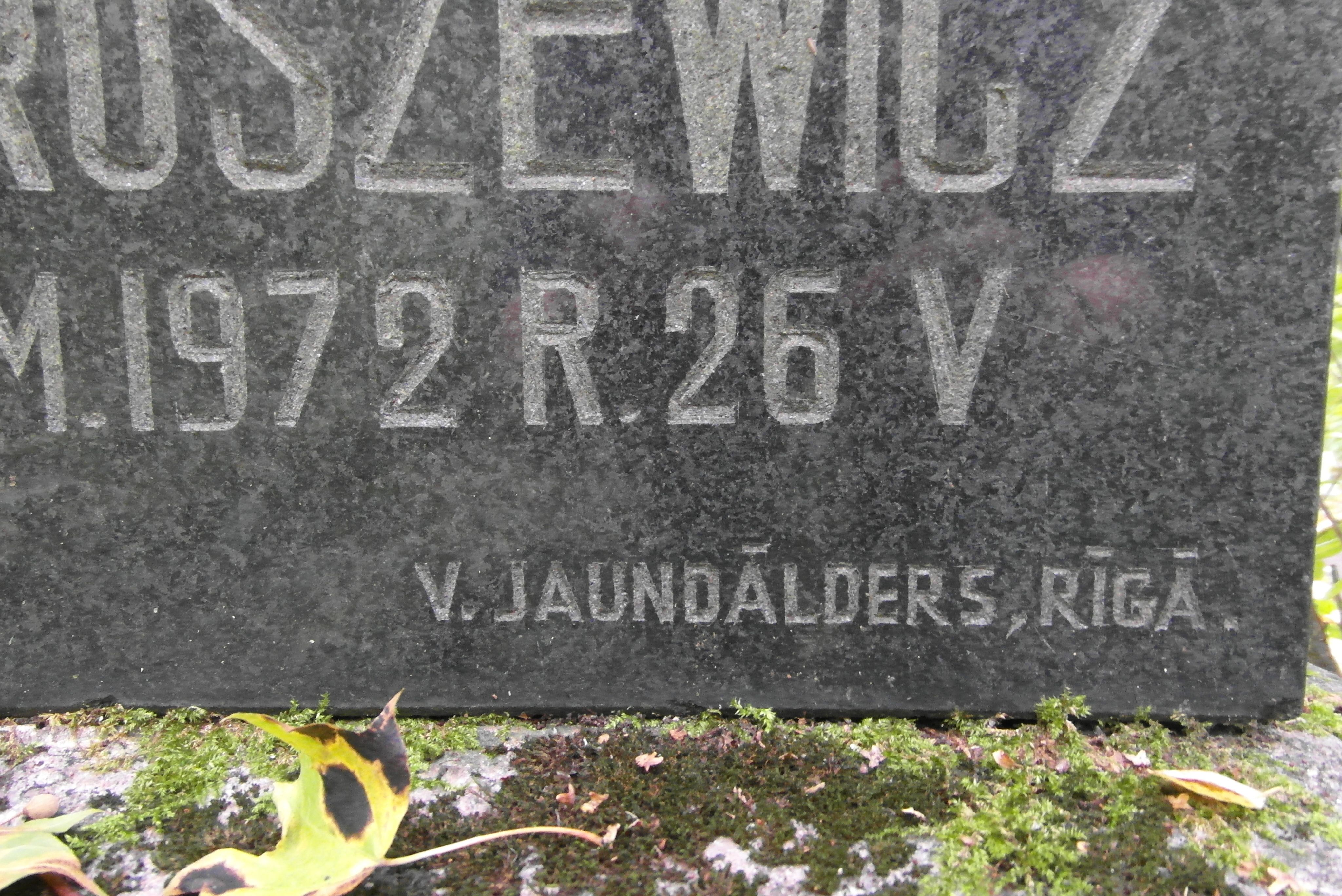 Napis z nagrobka Leona, Mateusza i Stefanii Jaroszewiczów, cmentarz św. Michała w Rydze, stan z 2021 r.