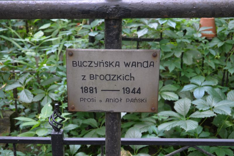 Tombstone of Wanda Buchynska, Bajkova cemetery, Kiev, as of 2021
