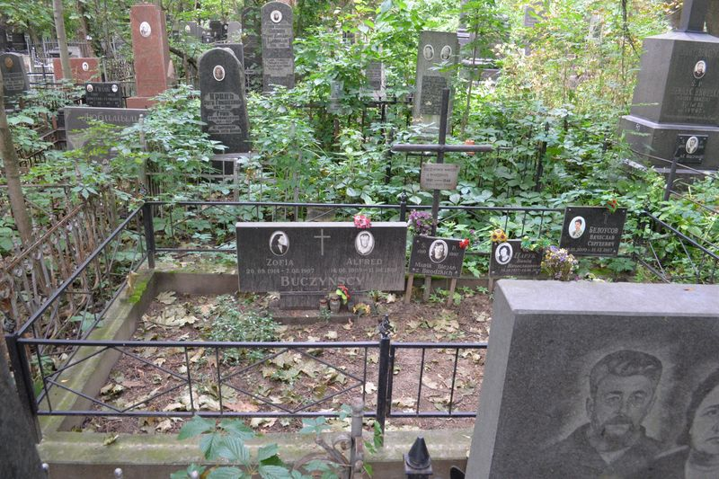 Tombstone of Wanda Buczynska, Bajkova cemetery in Kiev as of 2021.