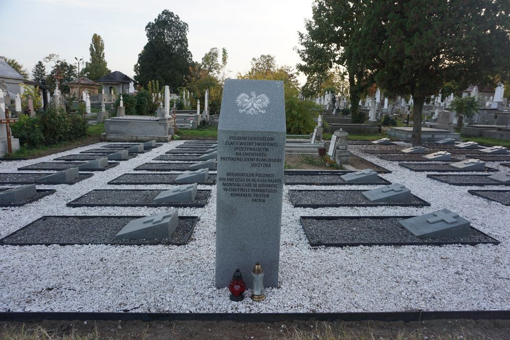 Kwatera grobów polskich uchodźców z 1939 r. na miejscowym cmentarzu katolickim