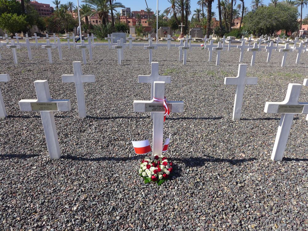 Grób polskiego lotnika na Cmentarzu Europejskim