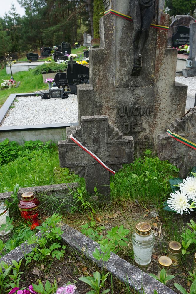 Groby żołnierzy poległych w 1920 r. - Polaka i dwóch Litwinów
