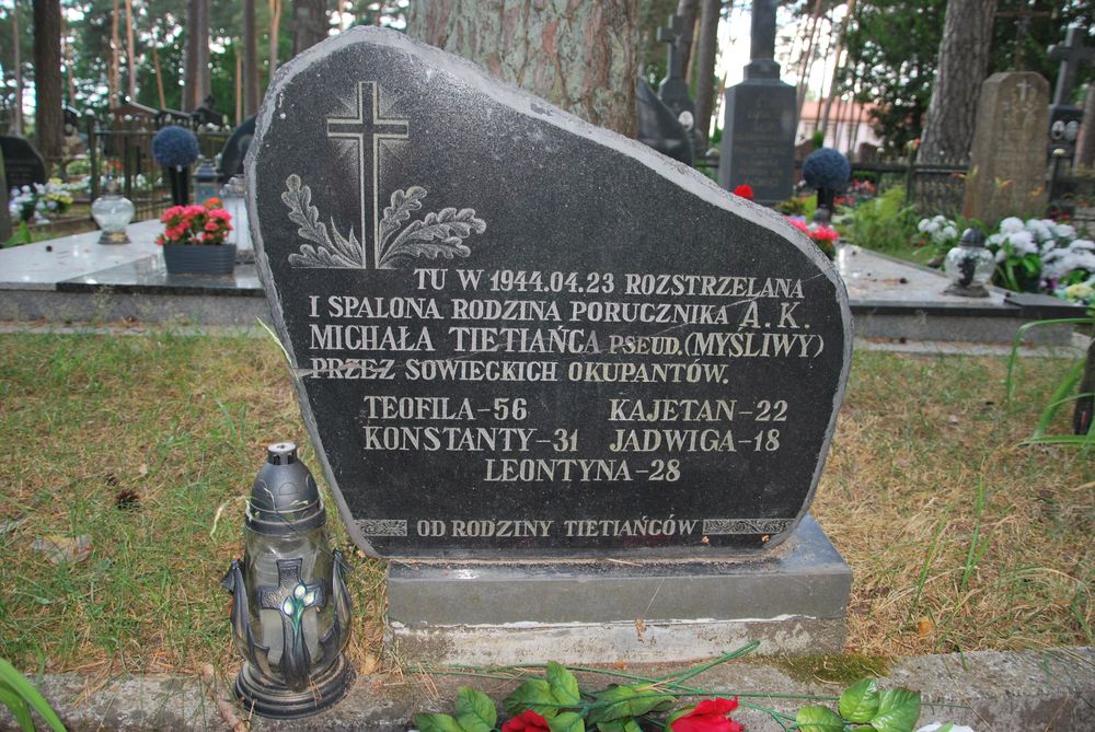 Graves of the Tietiacin family, executed in 1944.