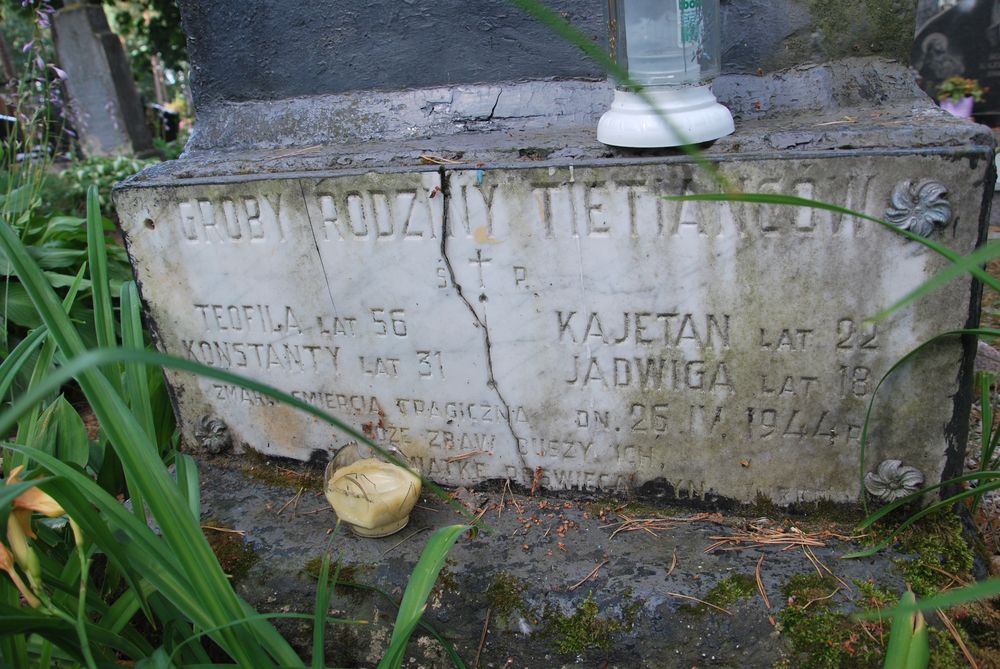 Graves of the Tietiacin family, executed in 1944.