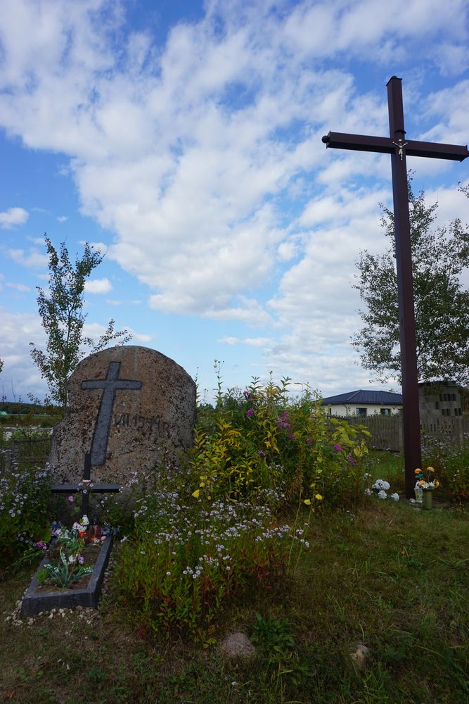 Photo montrant Grave of an unknown Home Army soldier killed during the Operation \"Ostra Brama\".