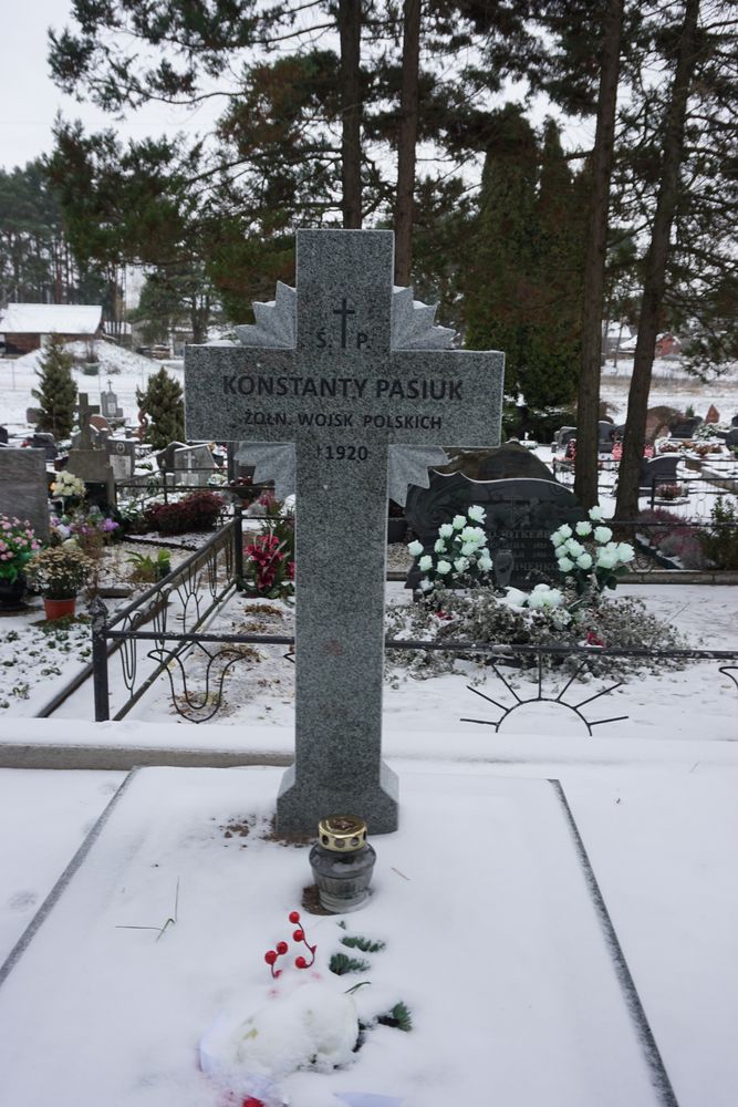 Konstanty Pasiuk, Kwatera wojenna z lat 1919-1920 na cmentarzu parafialnym