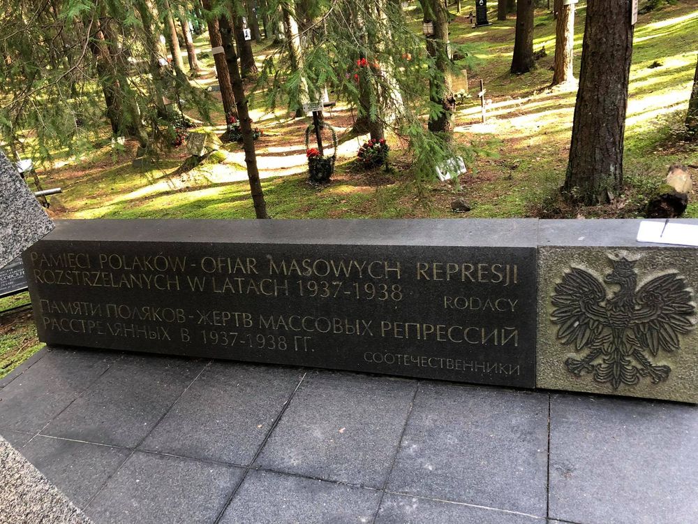 Zbiorowe mogiły ofiar represji stalinowskich