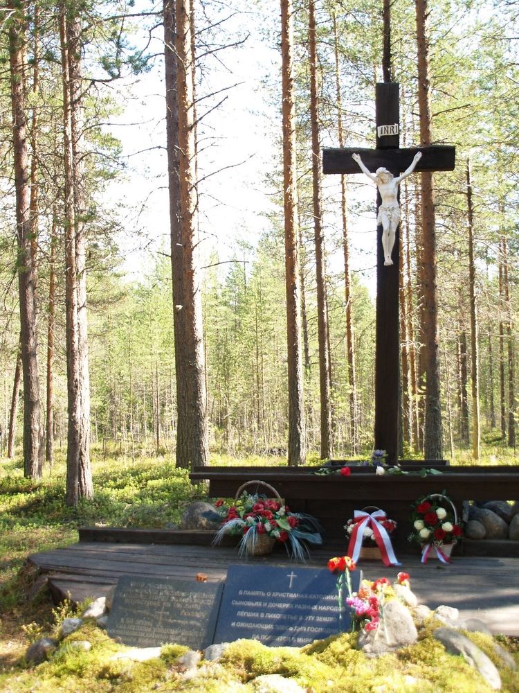 Grób ofiar NKWD z okresu Wielkiego Terroru, upamiętniony pomnikiem