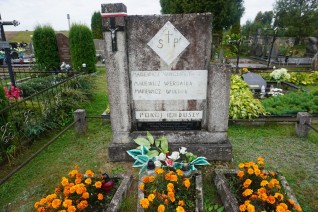 Groby żołnierzy Armii Krajowej na cmentarzu