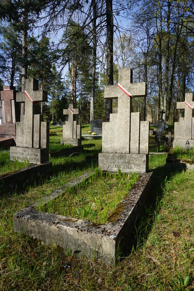 War quarters in the parish cemetery of Polish soldiers killed in 1920.
