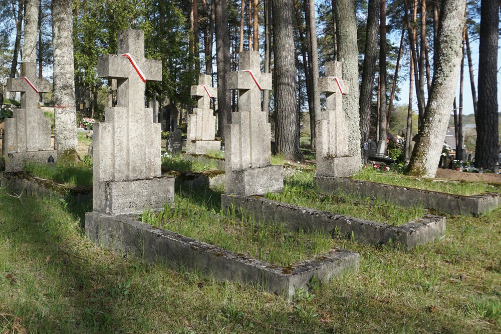 War quarters in the parish cemetery of Polish soldiers killed in 1920.