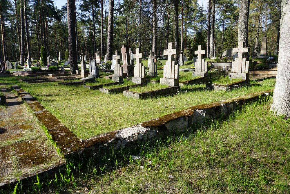 War quarters in the parish cemetery of Polish soldiers killed in 1920.