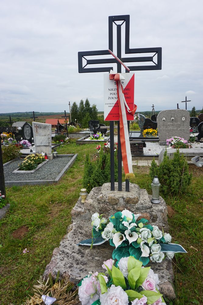 Grave (in the cemetery) of an unknown Polish soldier from the Home Army