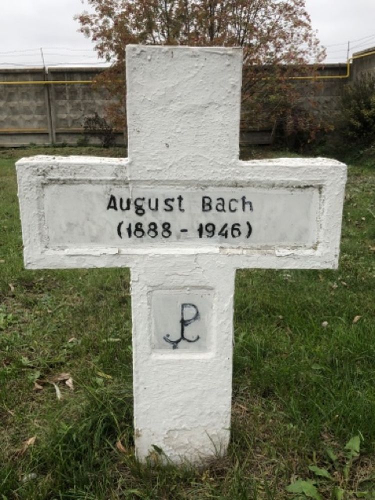 August Bach, Cmentarz łagru nr 178, zniszczony, odbudowany i upamiętniony krzyżami