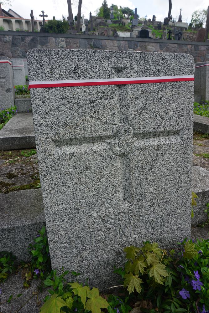 Andrzej Hajdukiewicz, Cmentarz wojskowy - część cmentarza Stara Rossa
