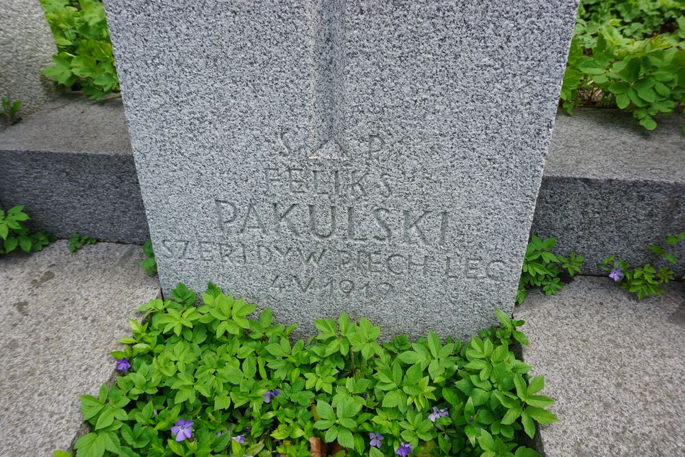 Feliks Pakulski, Military cemetery - part of the Stara Rossa cemetery