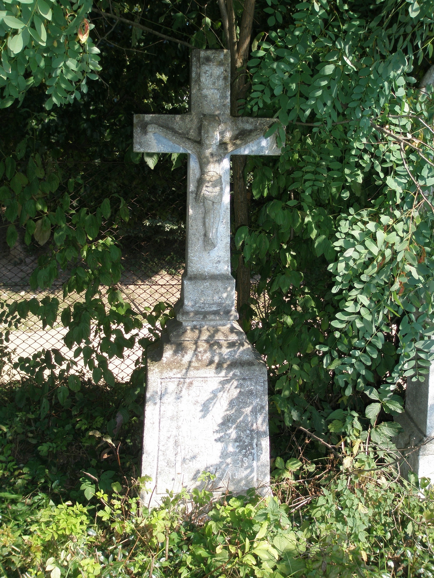 Tombstone of Anna Bartkiewicz, Barysh cemetery, as of 2006.