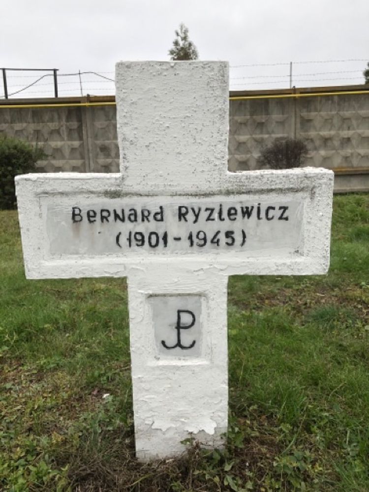 Bernard Ryziewicz, Cemetery of Gulag No 178, destroyed, rebuilt and commemorated with crosses