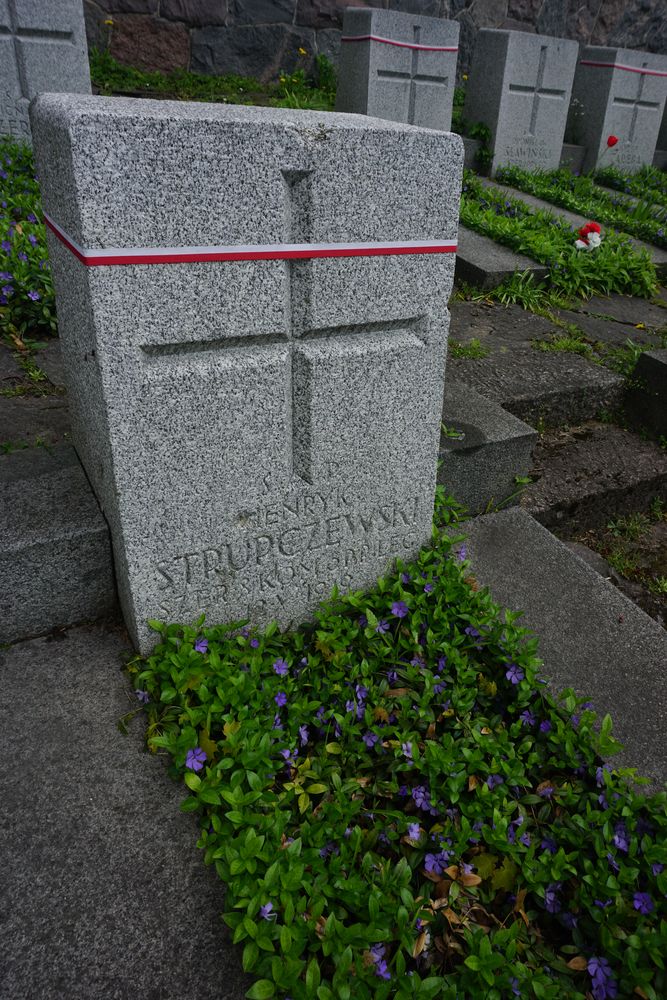 Henryk Strupczewski, Military cemetery - part of the Stara Rossa cemetery