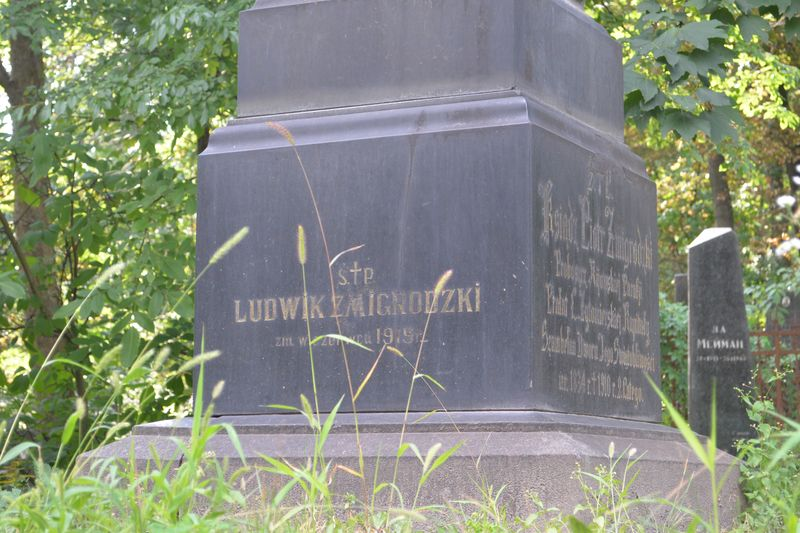 Detail of the tomb of Ludwik and Piotr Zmigrodzki, with visible inscription, Baikal cemetery in Kiev, as of 2021.