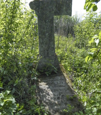 Nagrobek Antoniego Lizy. Cmentarz w Pokropiwnej