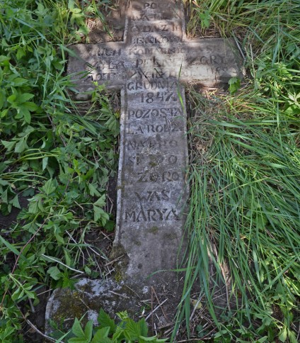 Nagrobek Placydy Komarnickiej. Cmentarz w Pokropiwnej