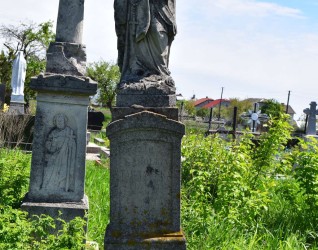 Nagrobek Karoliny Tarnawskiej, cmentarz w Poczapińcach