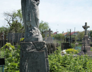 Nagrobek Agnieszki Bartków, cmentarz w Poczapińcach