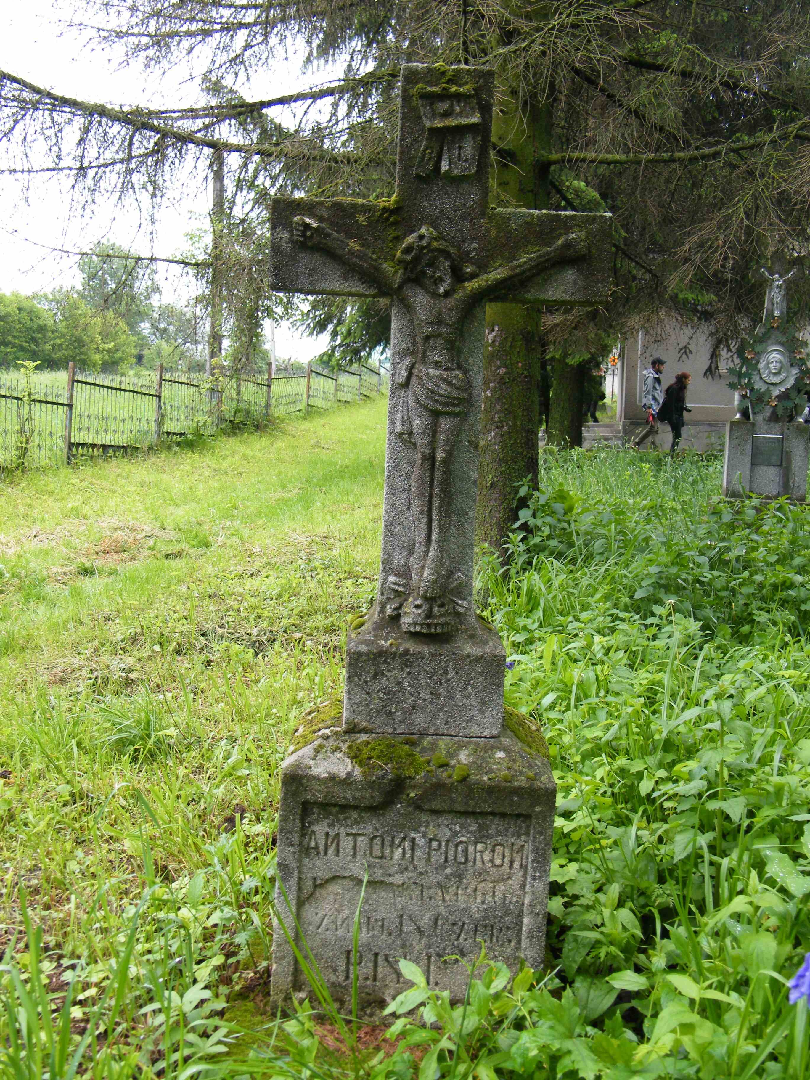 Nagrobek Antoniego Piorona, cmentarz w Czystyłowie