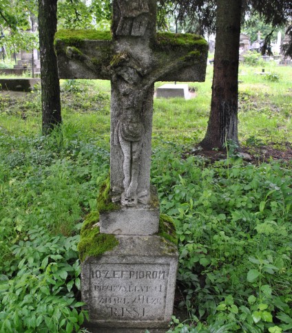 Nagrobek Józefa Piorona, cmentarz w Czystyłowie