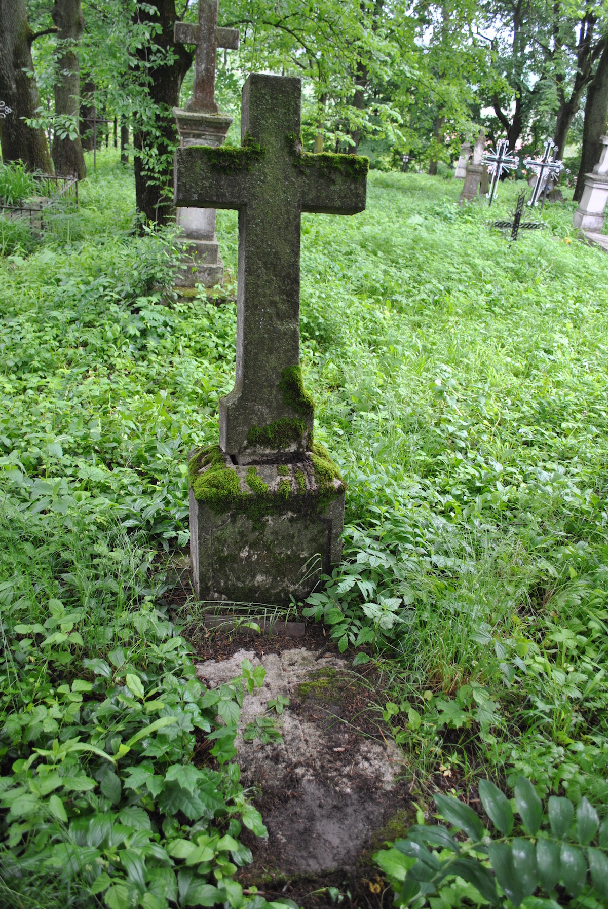 Tył nagrobka Józefa Piorona, cmentarz w Czystyłowie