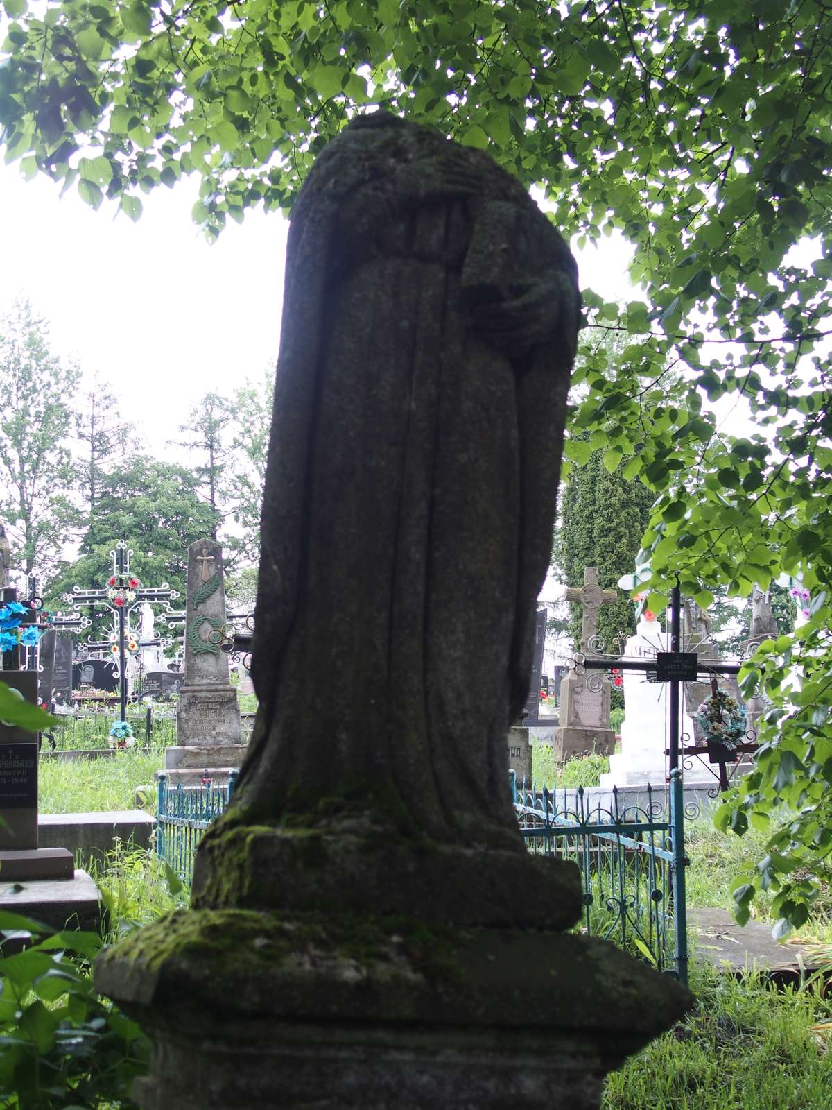 Statue from the tombstone of Ignacy Buczkowski, Czystyłów cemetery