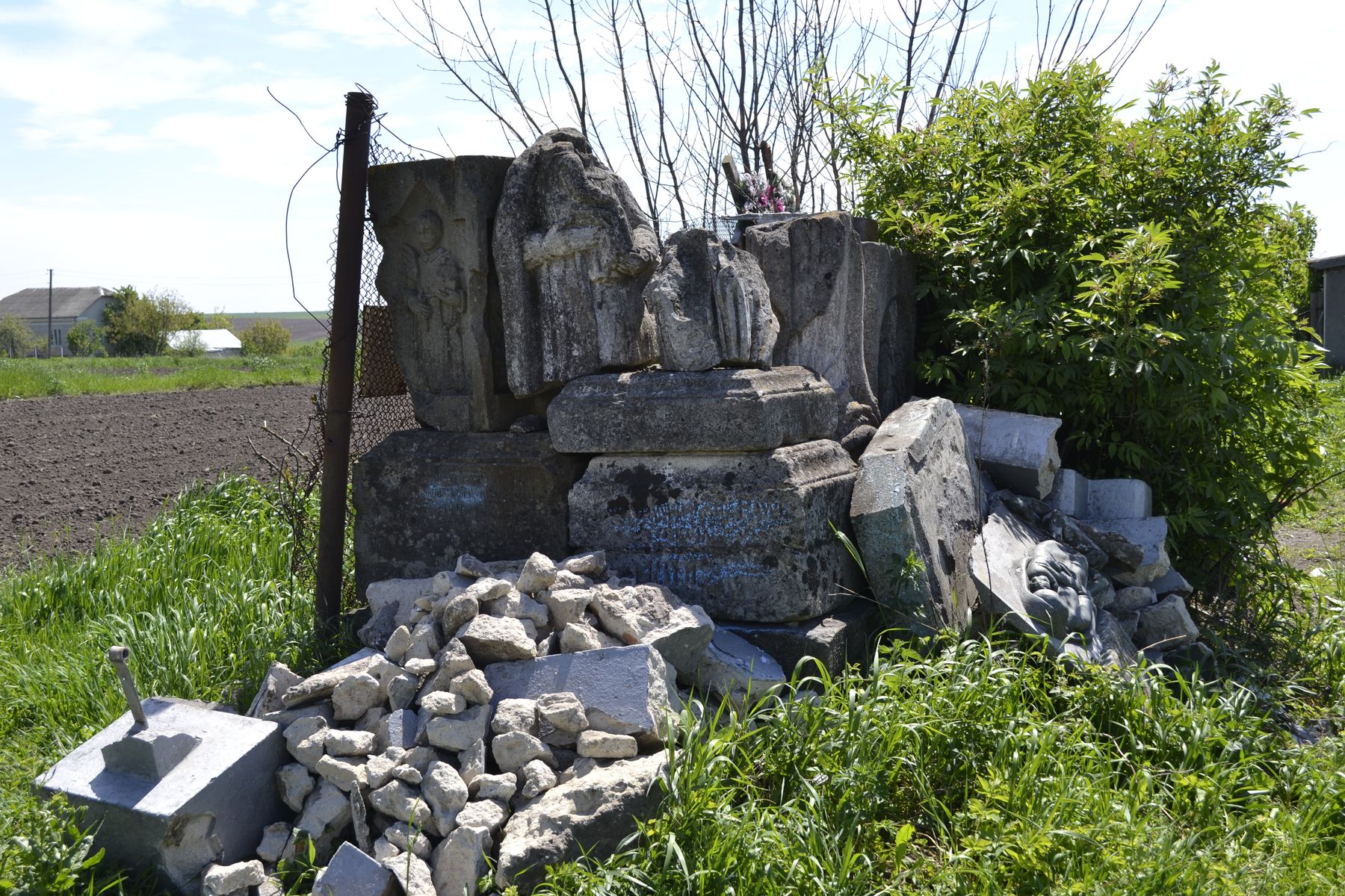 Pomnik wotywny Gminy Poczapińce, cmentarz w Poczapińcach