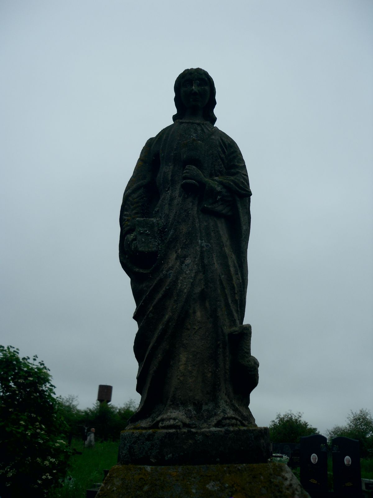 Figura z nagrobka Jana Kolasy, cmentarz w Hłuboczku Wielkim
