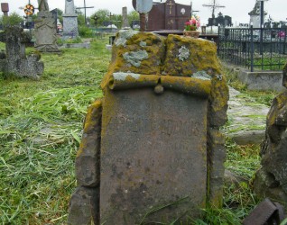 Nagrobek Karoliny Adamos, cmentarz w Hłuboczku Wielkim