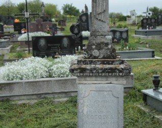 Nagrobek Józefy Łotockiej, cmentarz w Hłuboczku Wielkim