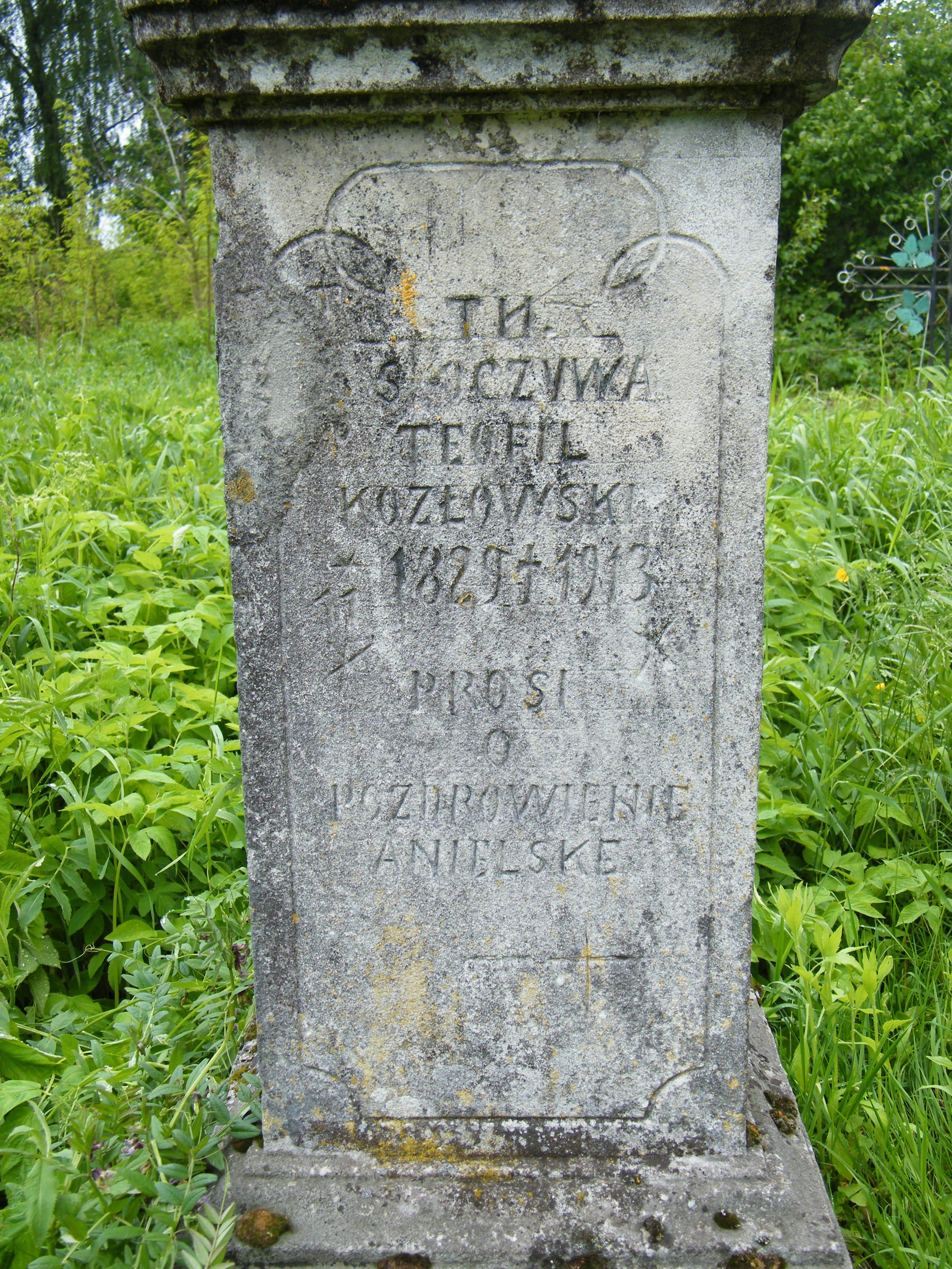 Inskrypcja z nagrobka Teofila Kozłowskiego. Cmentarz w Pleszkowcach