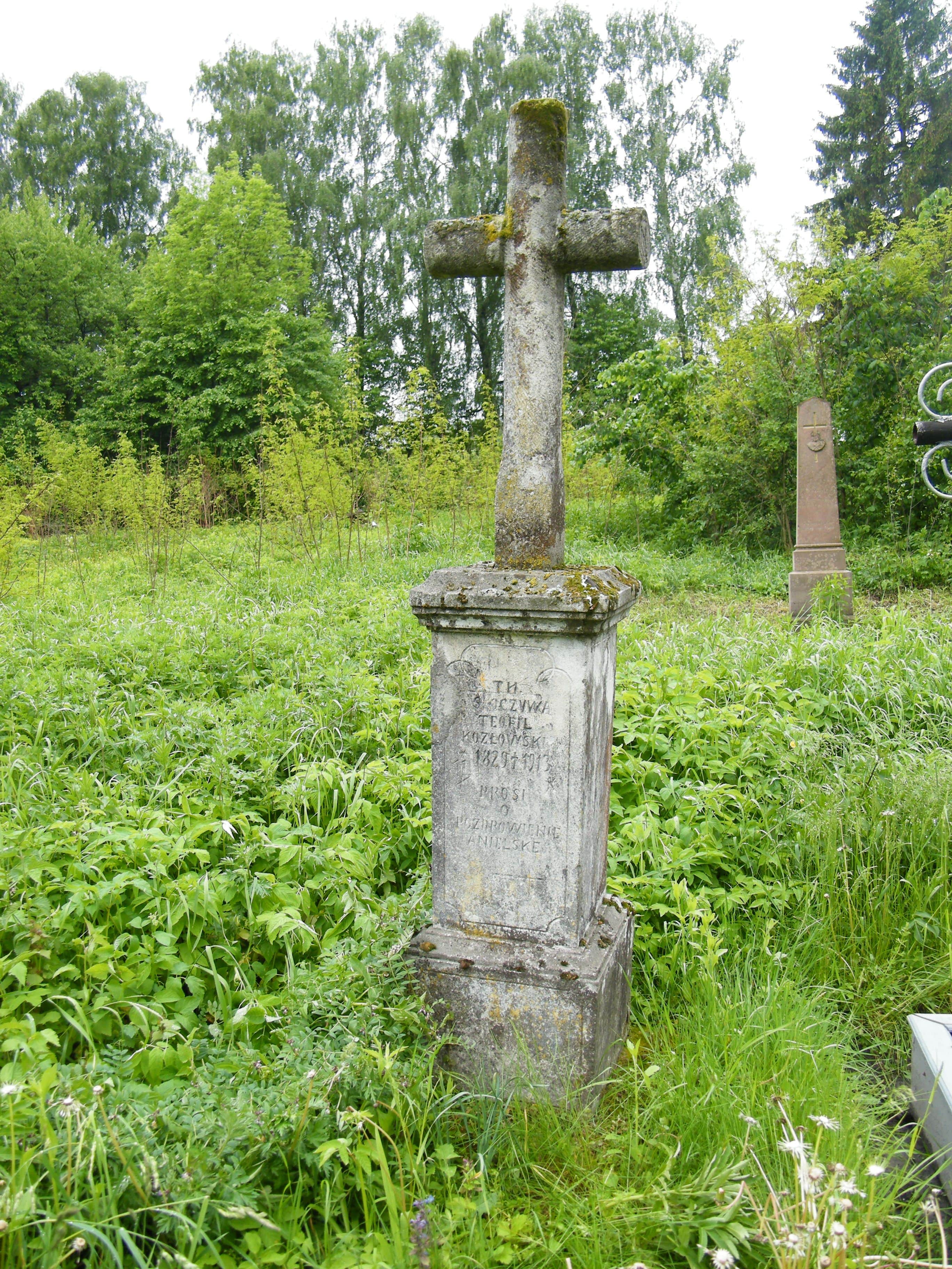 Tombstone of Teofil Kozłowski. Cemetery in Pleszkowce