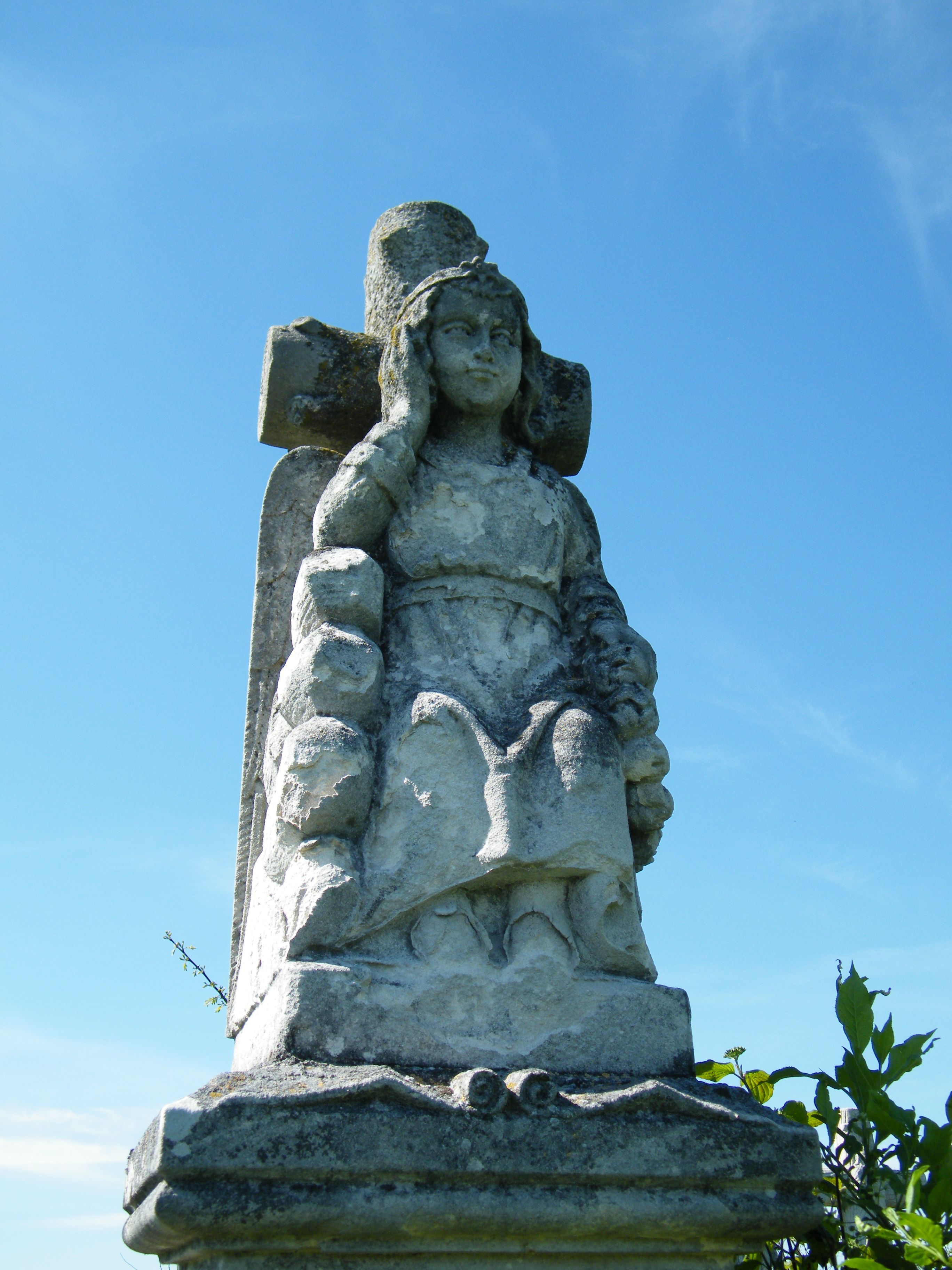 Figura z nagrobka Niny Pyjkownej, cmentarz w Ihrowicy