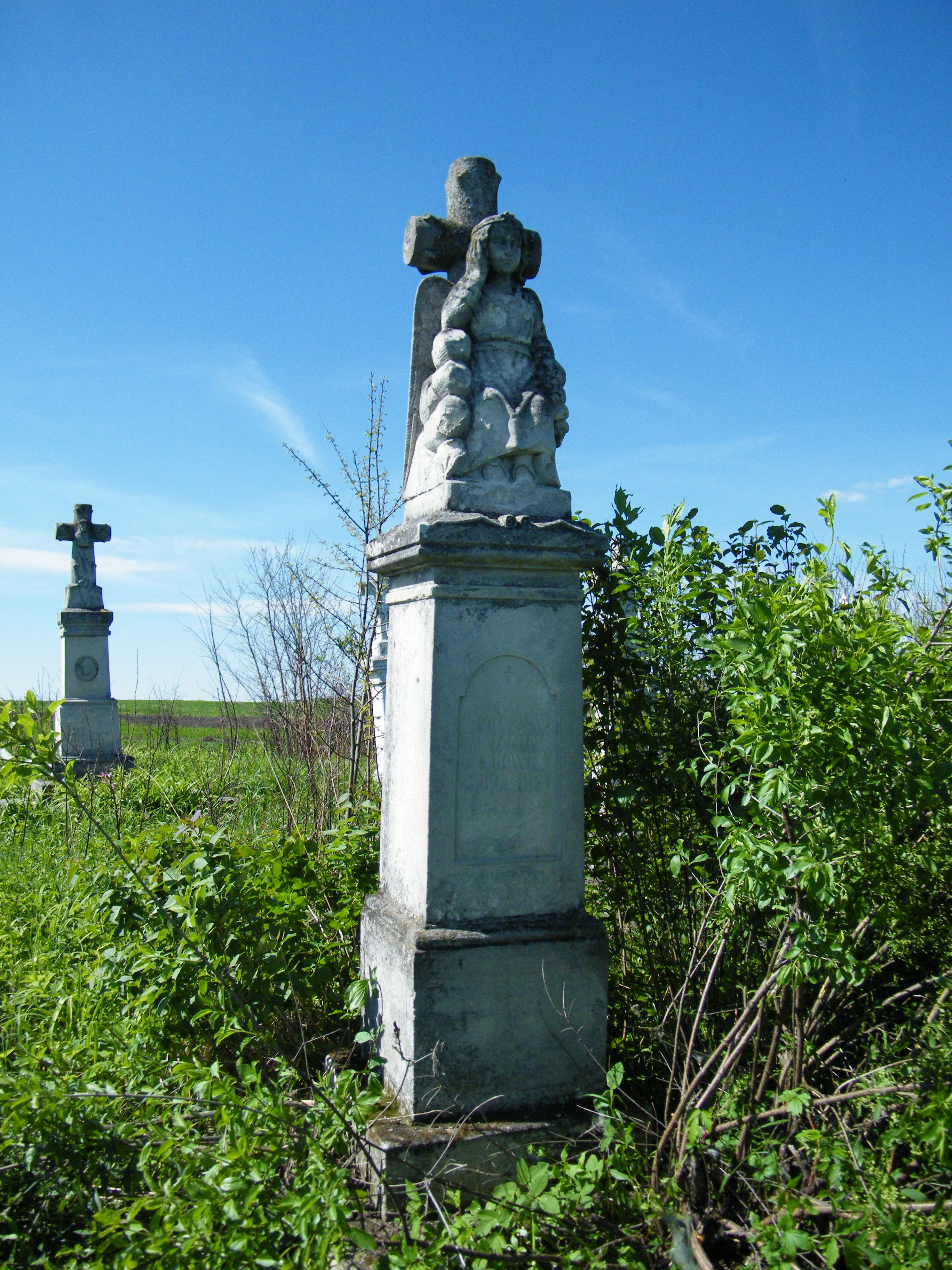 Nagrobek Niny Pyjkownej, cmentarz w Ihrowicy