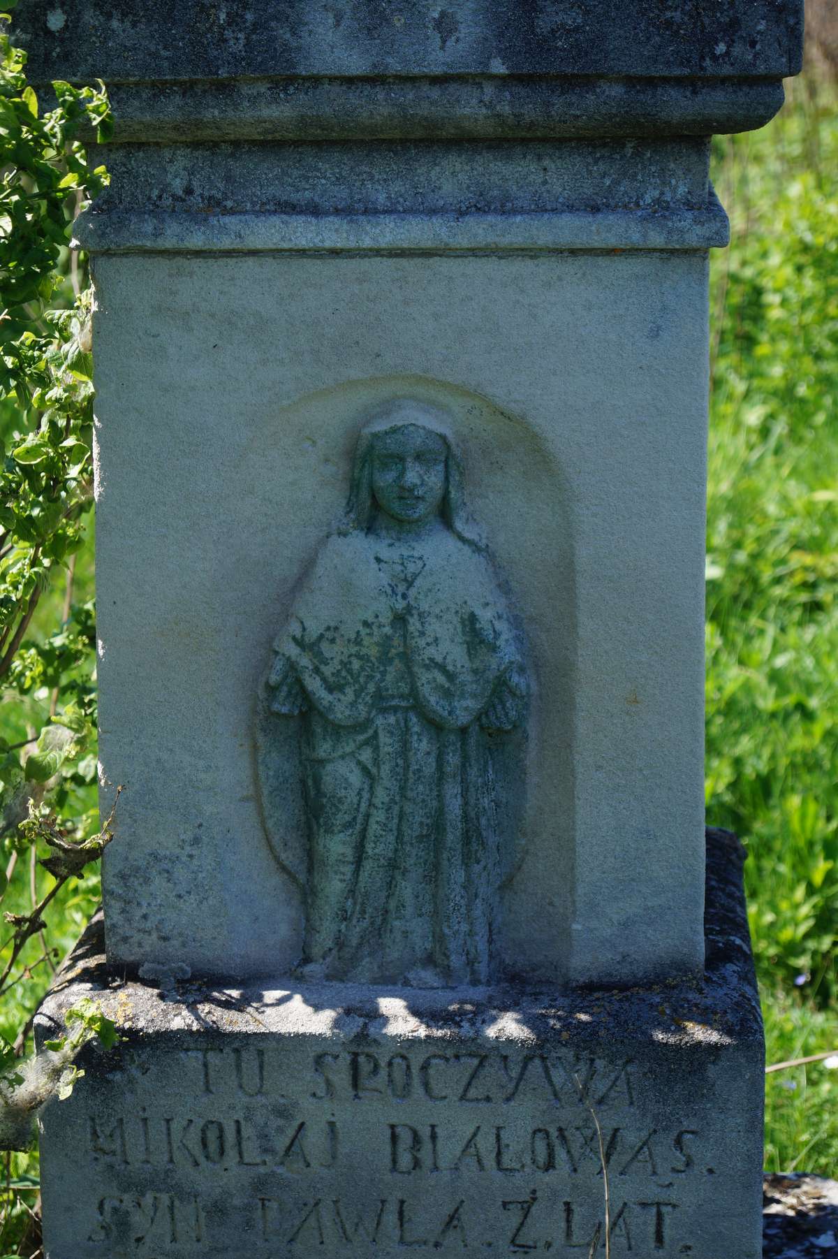 Fragment nagrobka Mikołaja Białowąsa, cmentarz w Ihrowicy
