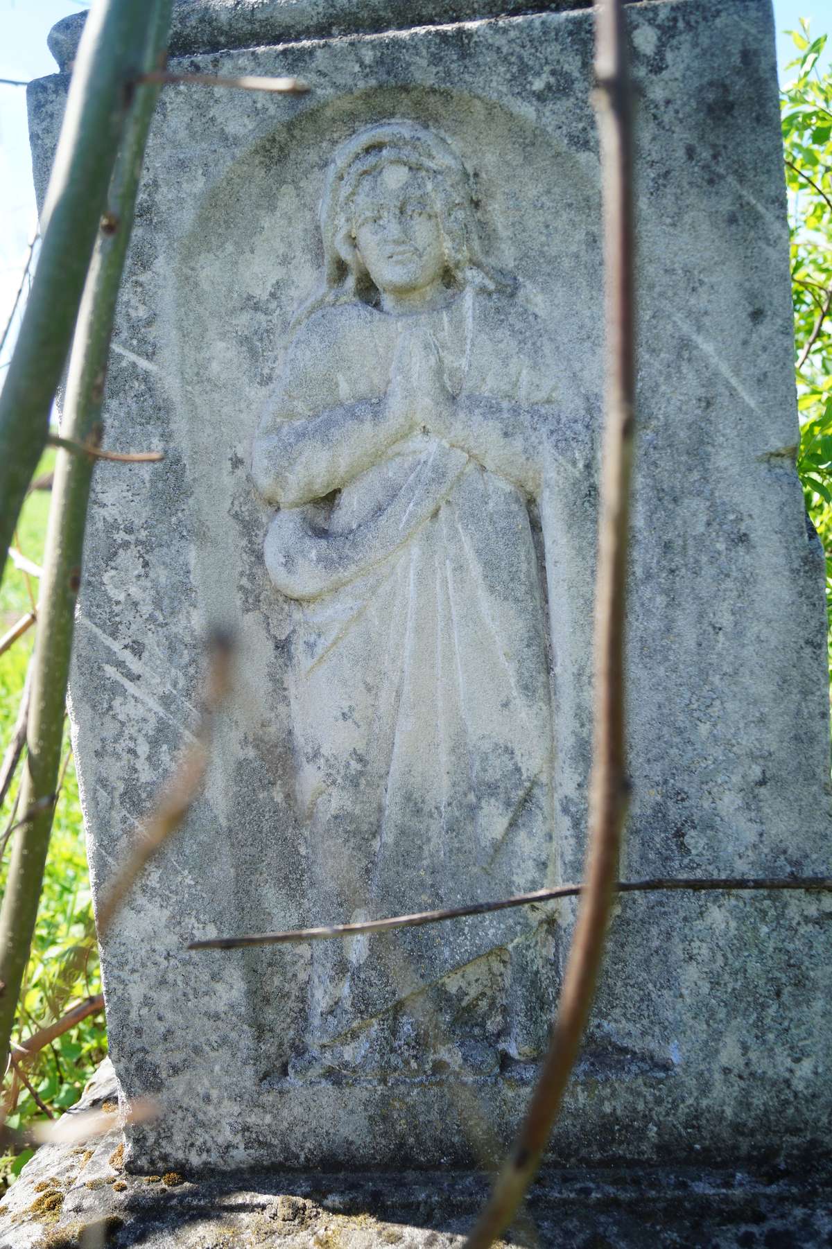 Fragment nagrobka Marii Kaczorowskiej, cmentarz w Ihrowicy