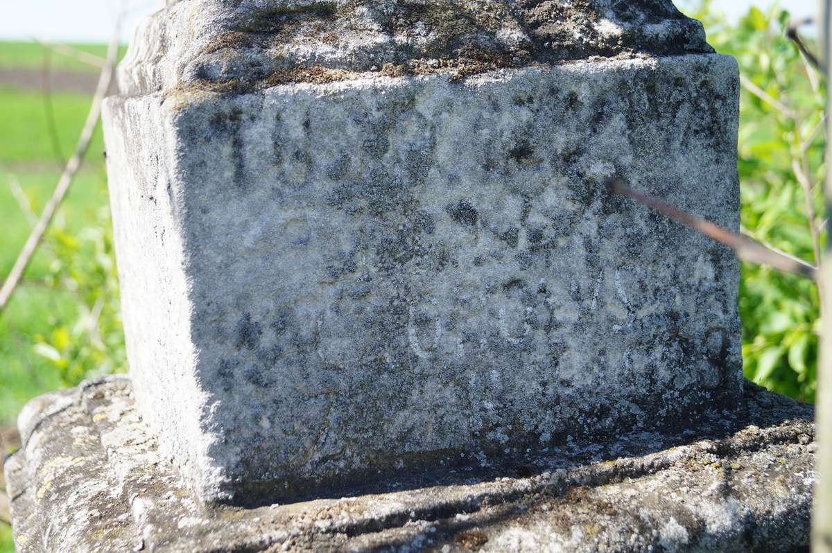 Fragment nagrobka Marii Kaczorowskiej, cmentarz w Ihrowicy