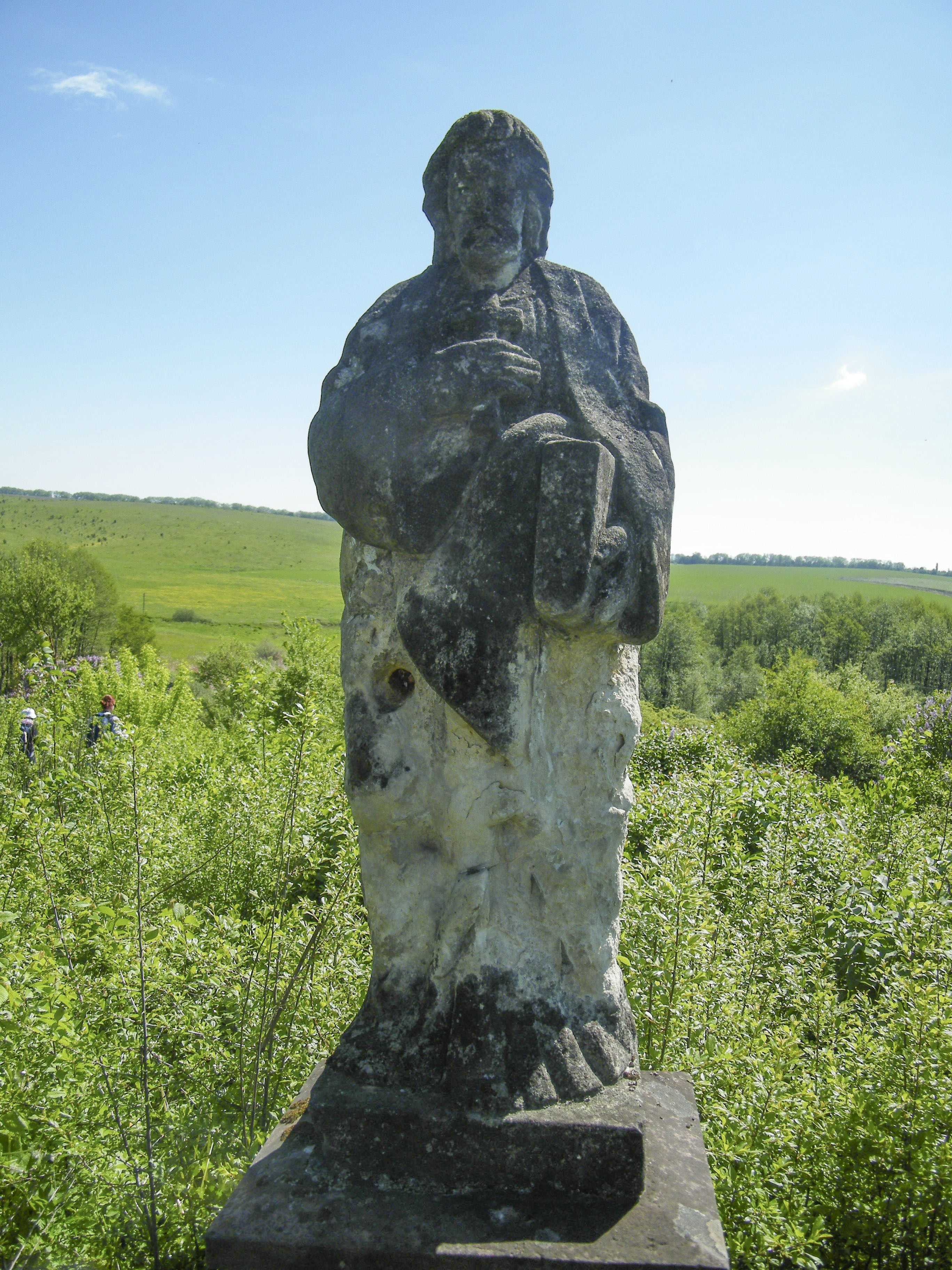 Figura z nagrobka Ludwika Anczorowskiego, cmentarz w Łozowej