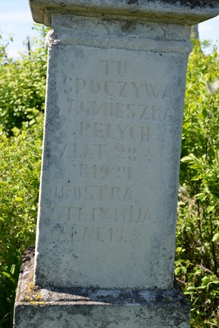 Inscription from the gravestone of Agnieszka and Stefania Pelych, Ihrownica cemetery