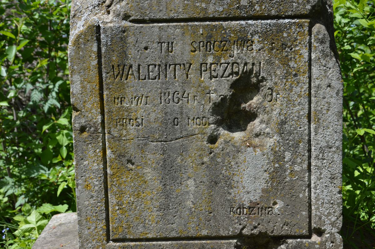 Inskrypcja z nagrobka Walentego Pezda[u], cmentarz w Horodyszczach