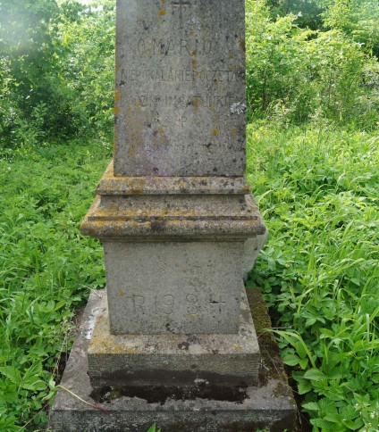 Nagrobek Katarzyny Temlak, cmentarz w Janówce